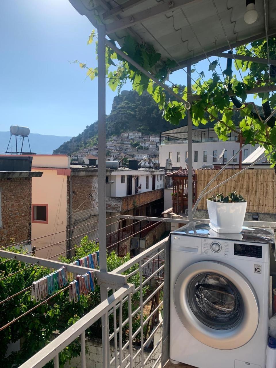 In Berat's Center Apartamento
